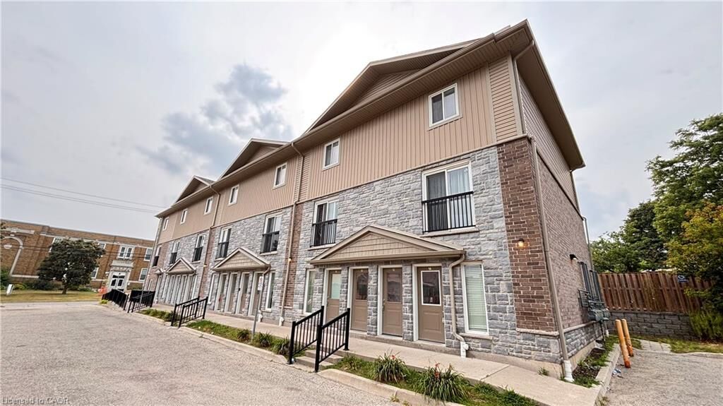 Property Photo: 122 Courtland Avenue E 14 ON N2G 0B8