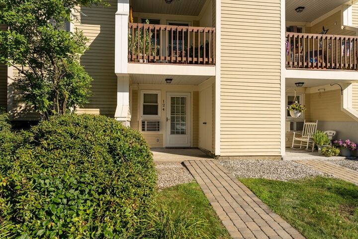 Property Photo: 124 Heritage Dr 124 MA 01588