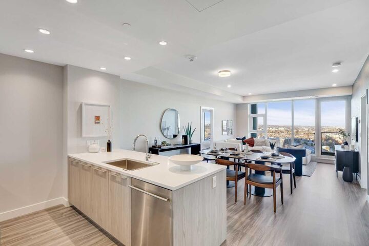 Property Photo: 530 3 Street SE 2203 AB T2G 2L8