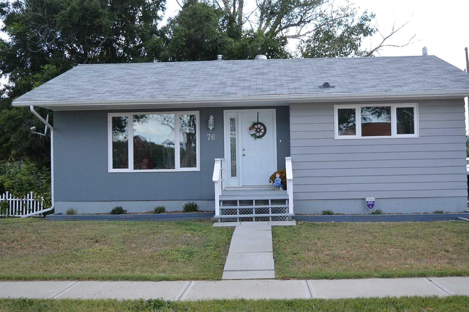 Property Photo:  76 Brock Street  AB T0J 1V0 