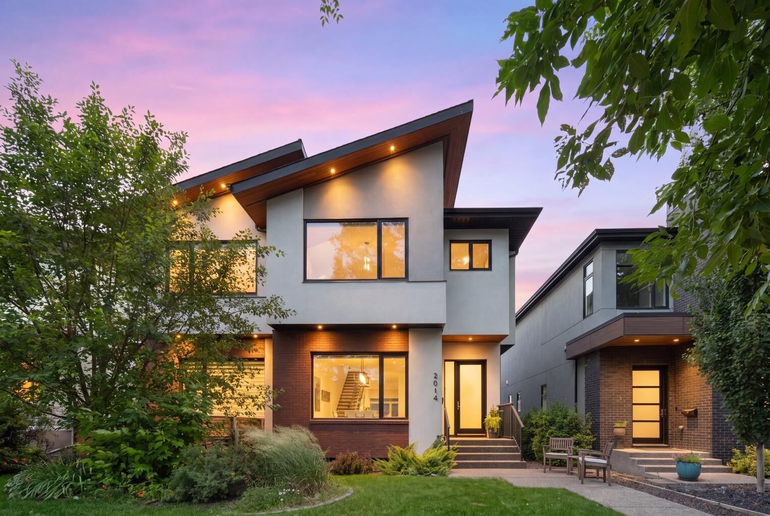 Property Photo: 2014 48 Avenue SW AB T2T 2T5