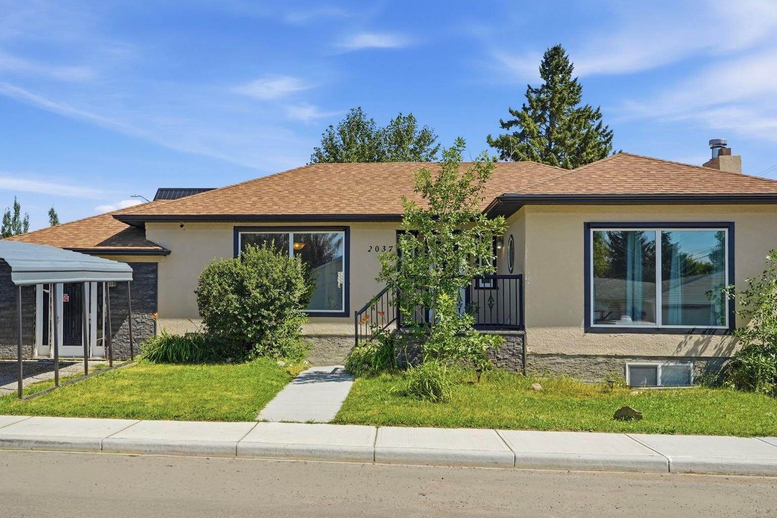 Property Photo: 2037 18 Avenue AB T0M 0W0