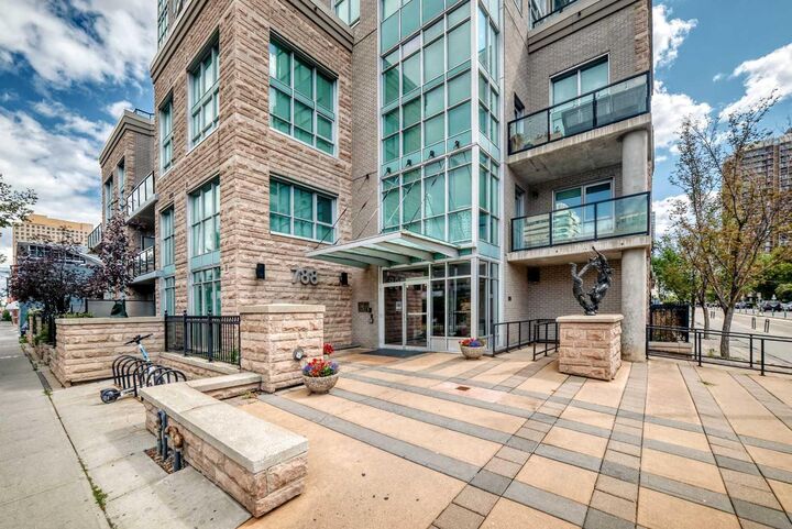 Property Photo: 788 12 Avenue SW 1508 AB T2R 0H1