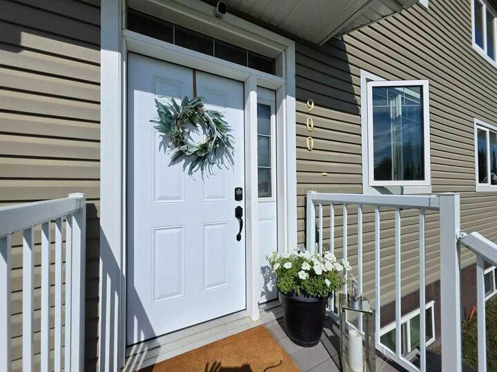 Property Photo:  900 1A Avenue SE  AB T0G 2A3 