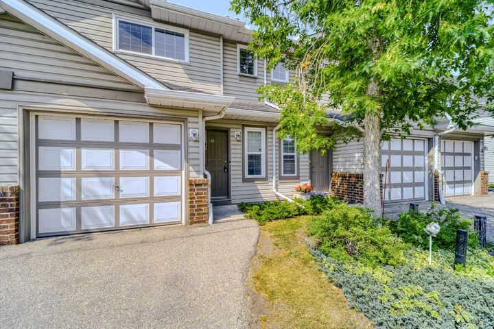 Property Photo:  15 Harvest Glen Heights NE  AB T3K 4L3 