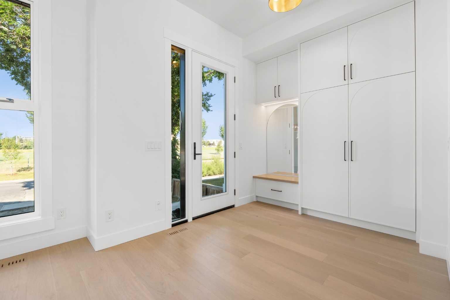 Property Photo: 5014 22 Street AB T2T 5G9
