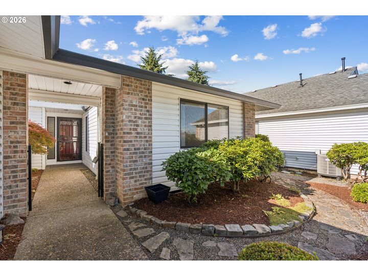 Property Photo: 15820 NE San Rafael St OR 97230