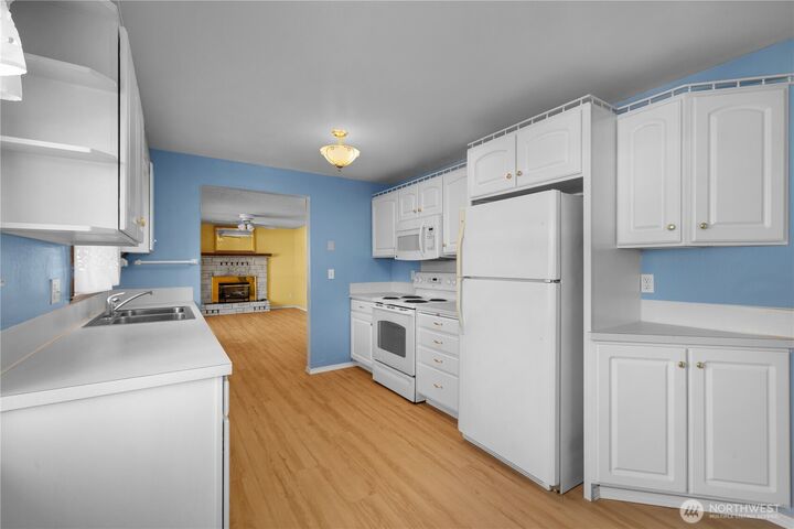 Property Photo:  1019  Lybarger Street NE  WA 98506 