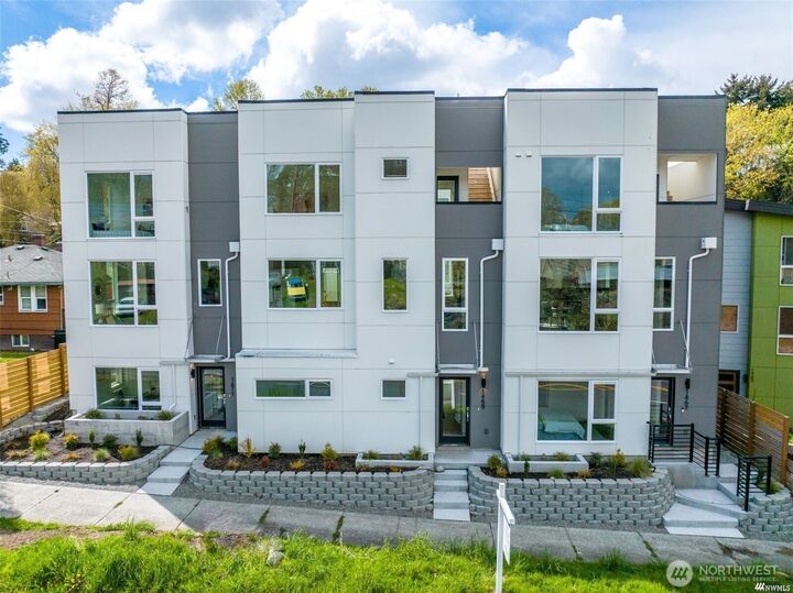 Property Photo:  1467 S Columbian Way  WA 98144 