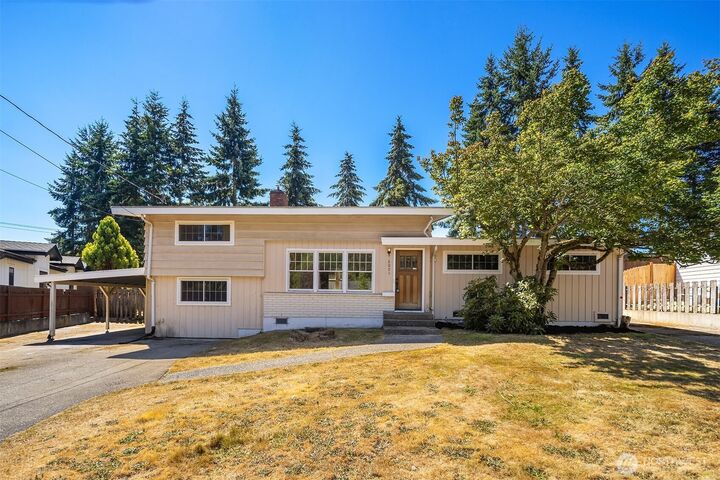 Property Photo: 6024 Park Way WA 98036