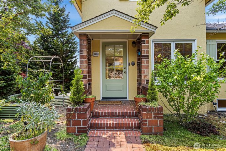 Property Photo: 4403 4th Avenue NW WA 98107