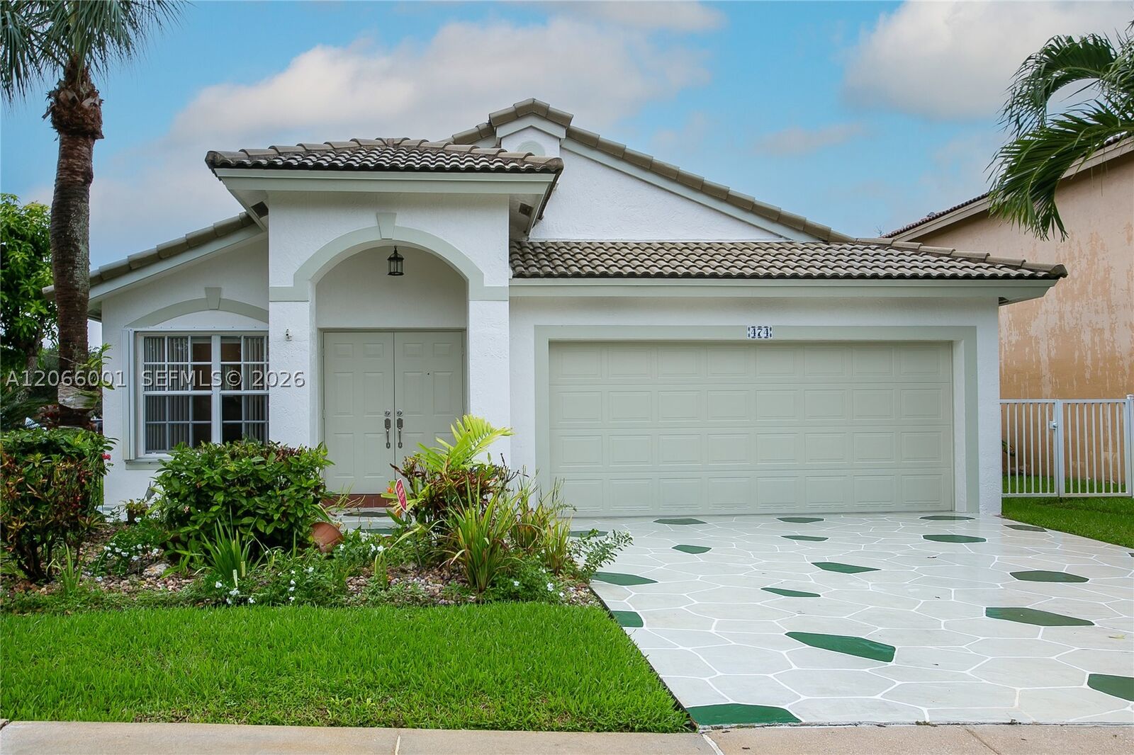 Property Photo:  474 SW 205th Ave  FL 33029 