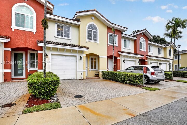 Property Photo:  5337 SW 40th Ave 5337  FL 33314 