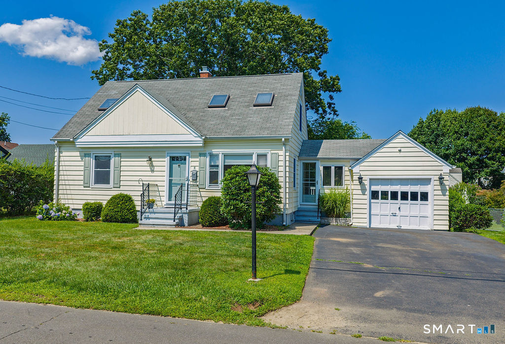 Property Photo:  4 McKinnel Court  CT 06405 