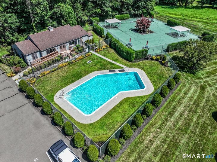 Property Photo: 89 Heatherwood Drive 89 CT 06804