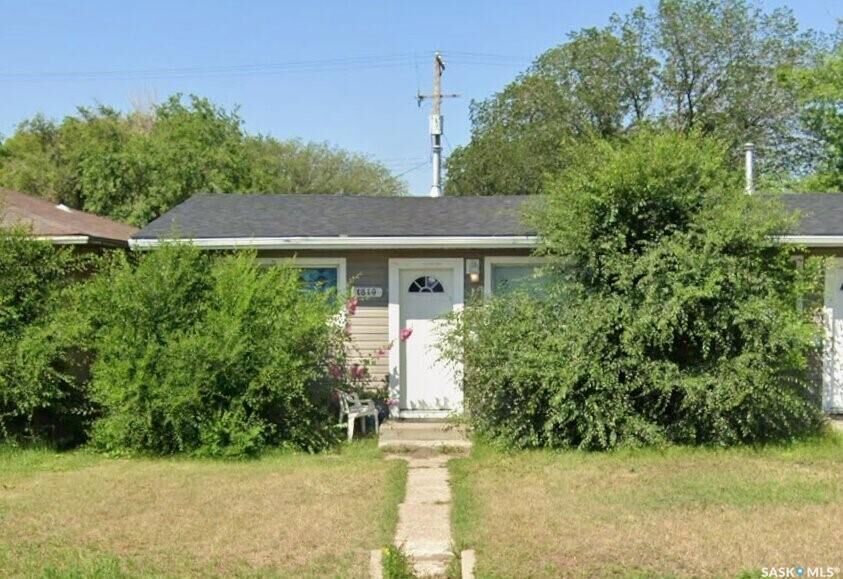 Property Photo:  1819 C Avenue N  SK S7L 1N9 