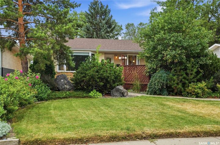 Property Photo:  19 Thomson Avenue  SK S4N 0K1 
