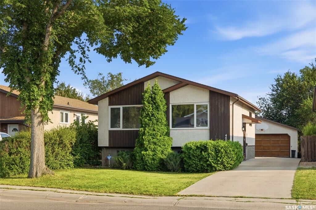 Property Photo: 402 Fulton Drive SK S4X 2K1