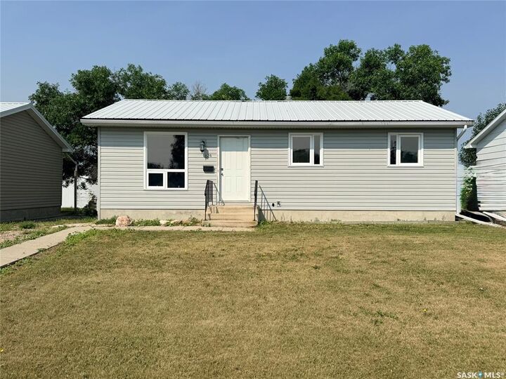 Property Photo:  624 5th Street SW  SK S0L 1A0 