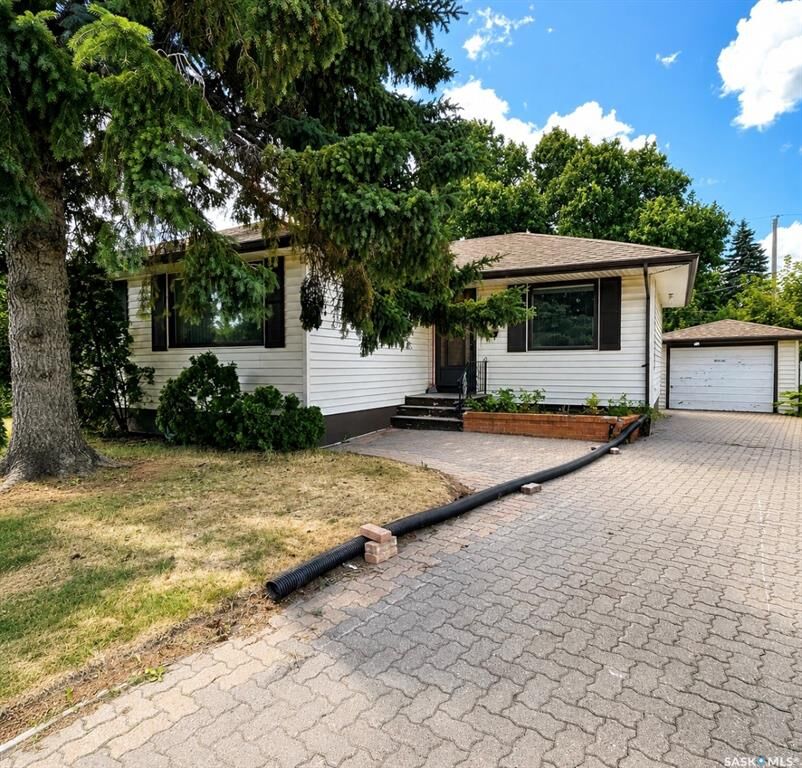 Property Photo:  1316 McLorg Street  SK S7L 4M2 