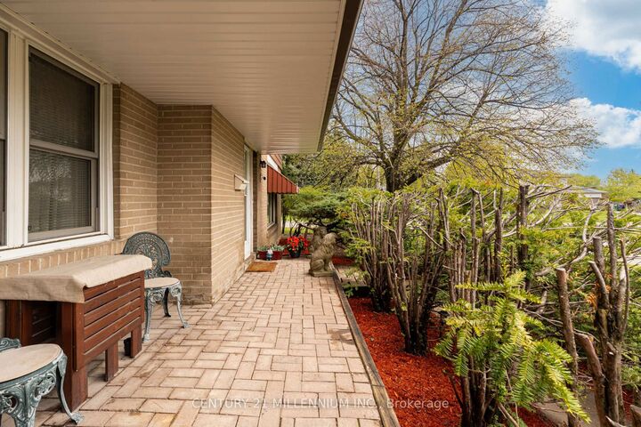 Property Photo: 2 Durham Crescent ON L6T 2X6