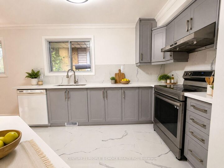 Property Photo: 5 Mid Pines Road ON M1G 2L5