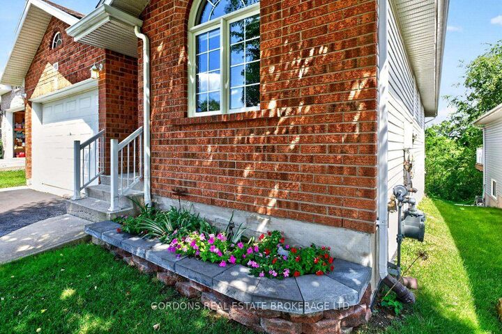 Property Photo:  633 Melrose Street  ON K7M 9G8 