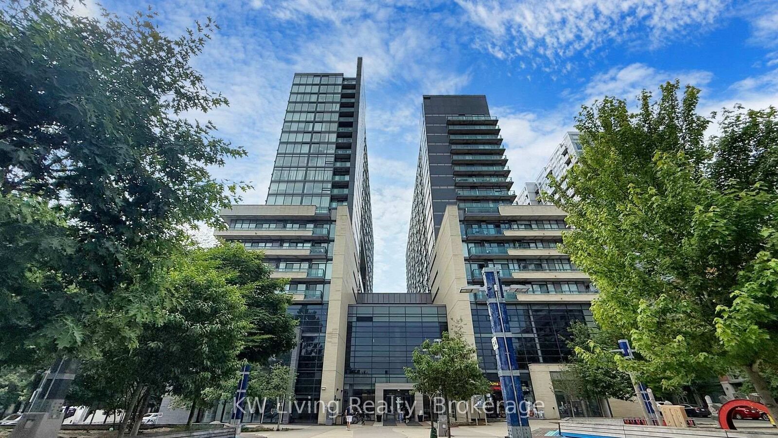 Property Photo:  36 Lisgar Street 1011E  ON M6J 0C7 
