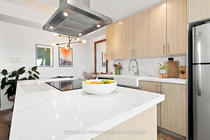 Property Photo:  165 Legion Road N 1428  ON M8Y 0B3 