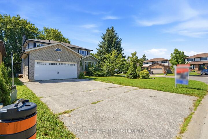 Property Photo: 39 Camrose Drive ON L4P 3L6