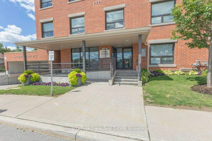 Property Photo: 58 Glenelg Street W 103 ON K9V 0M9