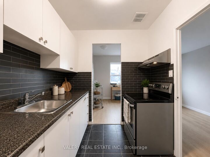 Property Photo:  1725 Lawrence Avenue E 403  ON M1R 2X7 