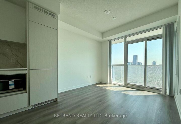 Property Photo:  28 Interchange Way 2907  ON L4K 0P8 