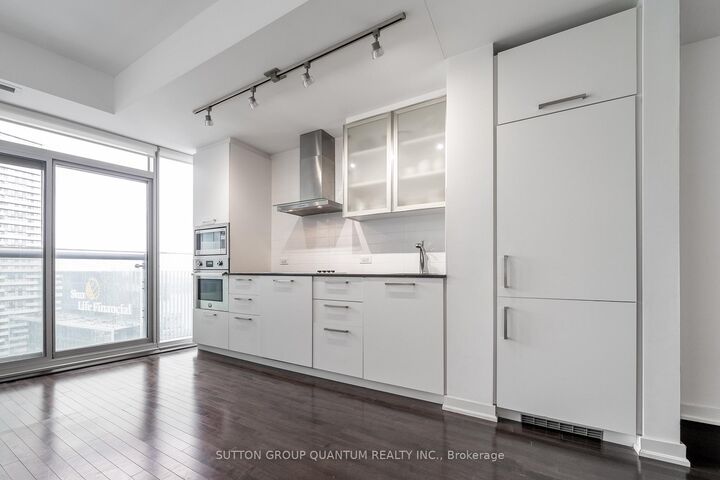 Property Photo:  12 York Street 4901  ON M5J 0A9 