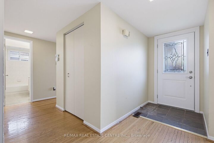 Photo de la propriété:  63 Brentwood Drive  ON L6T 1R1 