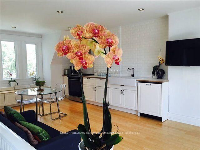 Property Photo:  431 Kingston Road Main  ON M4L 3S9 