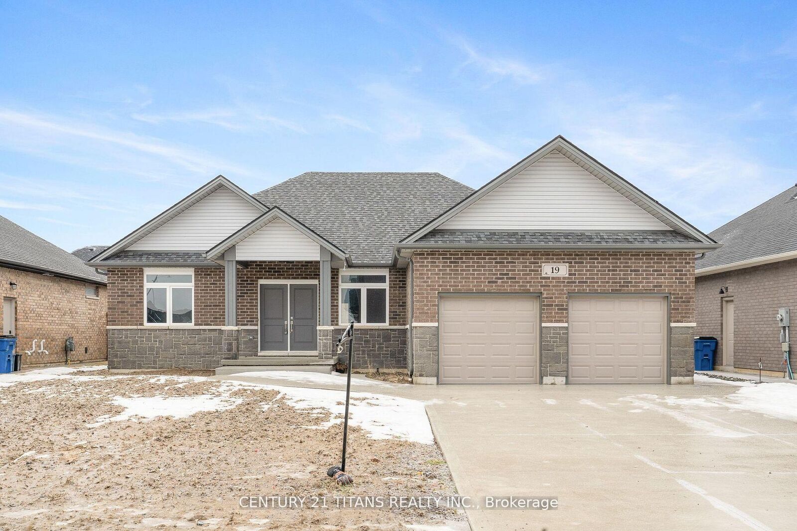 Property Photo:  19 Tracy Drive  ON N7M 6G2 