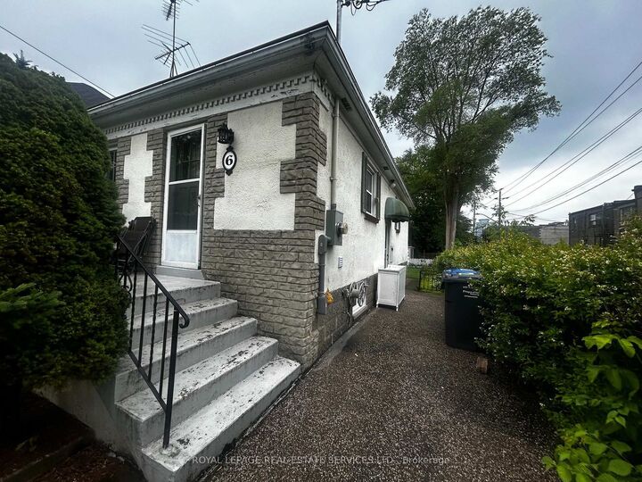 Property Photo:  6 Hiawatha Parkway Upper Level  ON L5G 3R7 