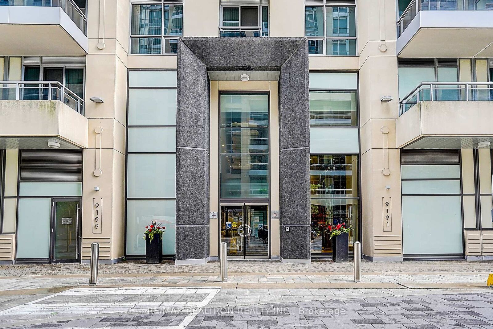 Property Photo:  9191 Yonge Street SW 321  ON L4C 1E2 