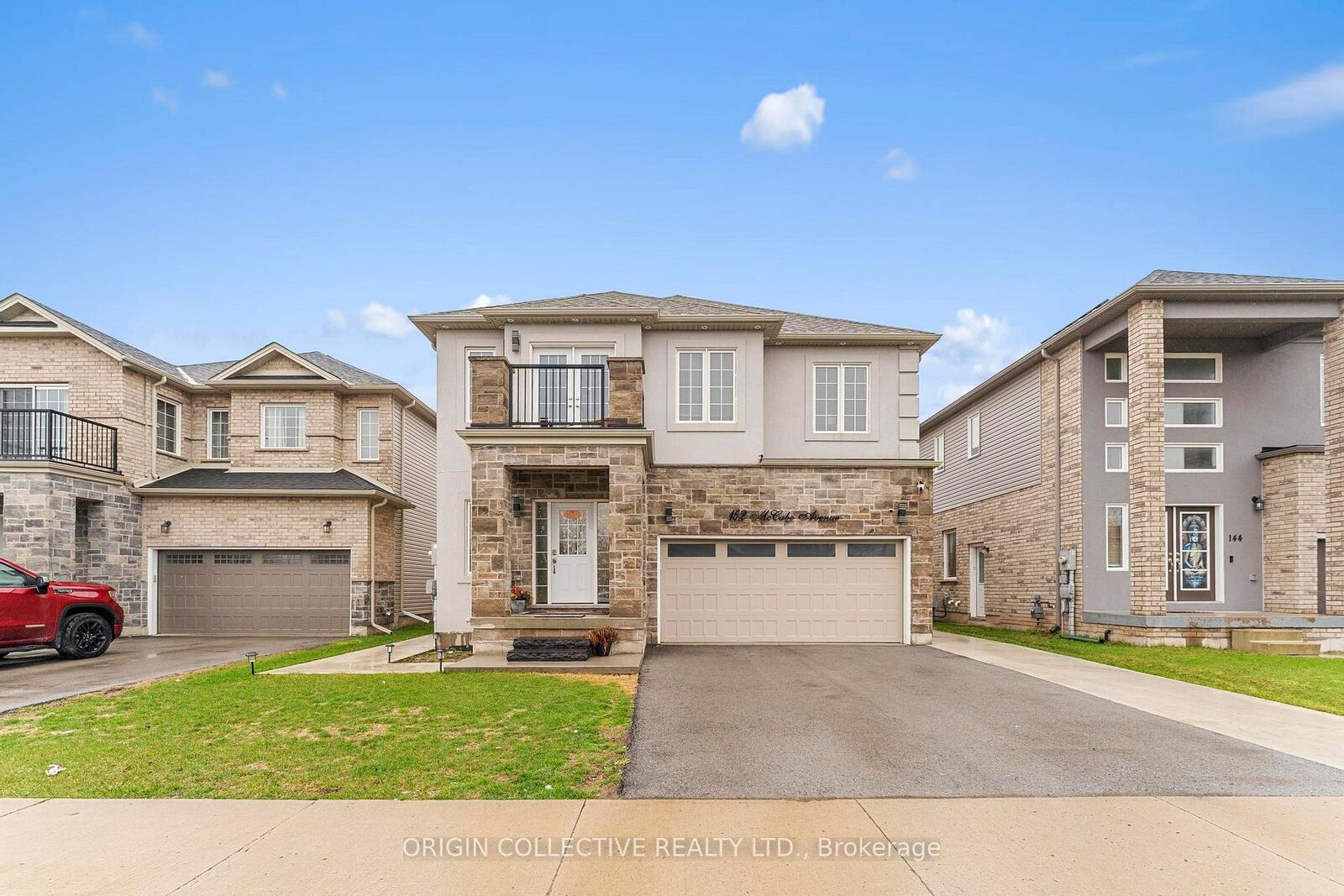 Photo de la propriété:  152 McCabe Avenue  ON L3B 0H6 