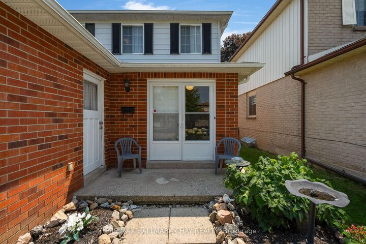 Property Photo: 86 Trillium Crescent ON L4N 5K3