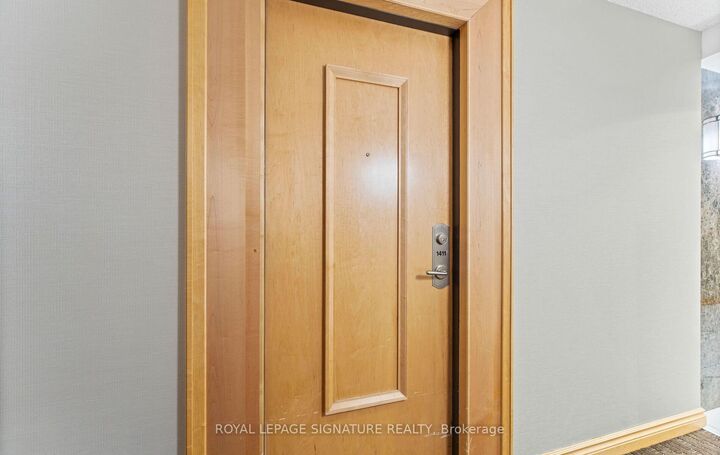 Property Photo:  212 Eglinton Avenue E 1411  ON M4P 0A3 