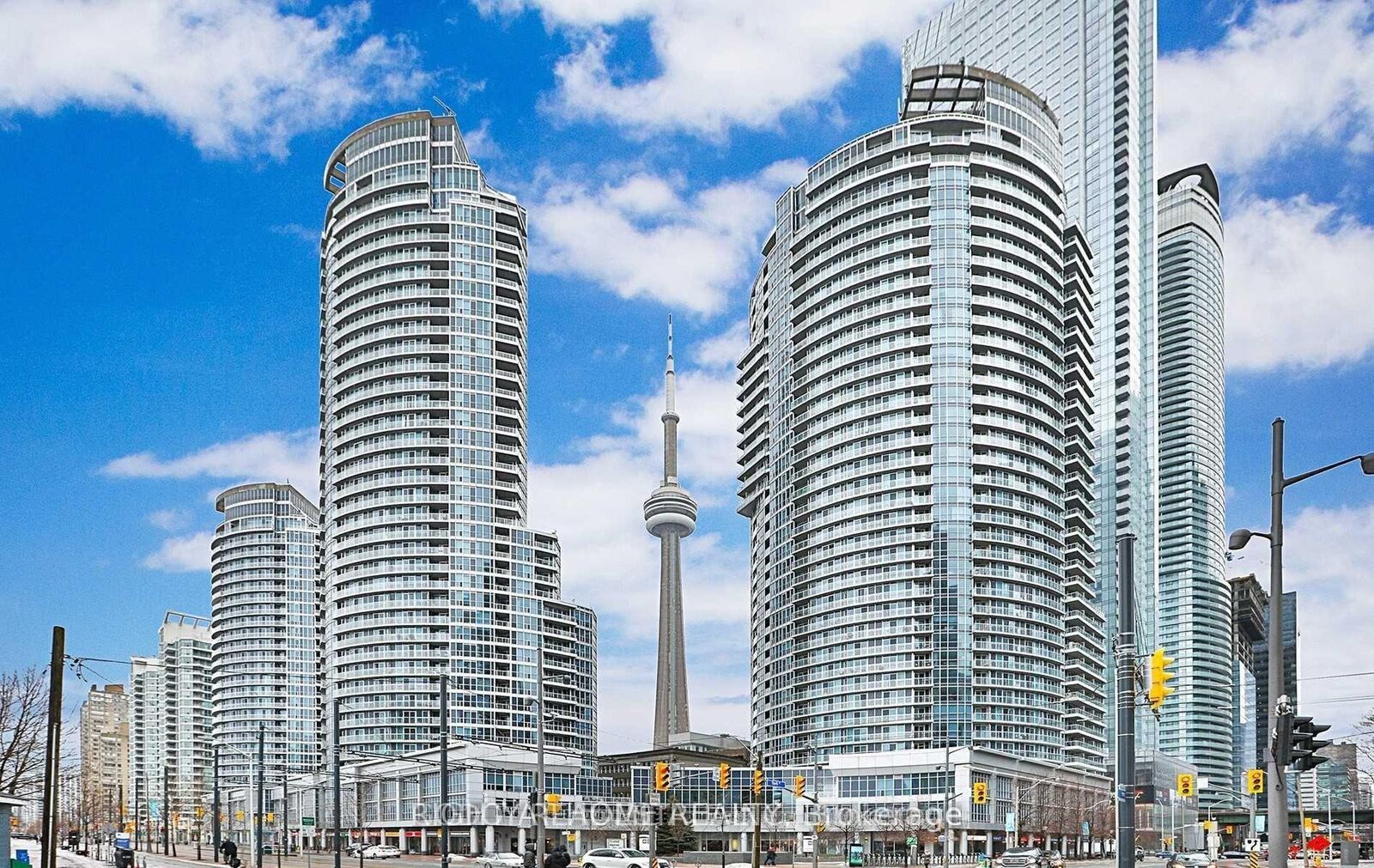 Property Photo:  208 Queens Quay W 3511  ON M5J 2Y5 