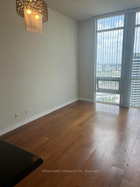 Property Photo:  220 Burnhamthorpe Road 3301  ON L5B 3Y5 