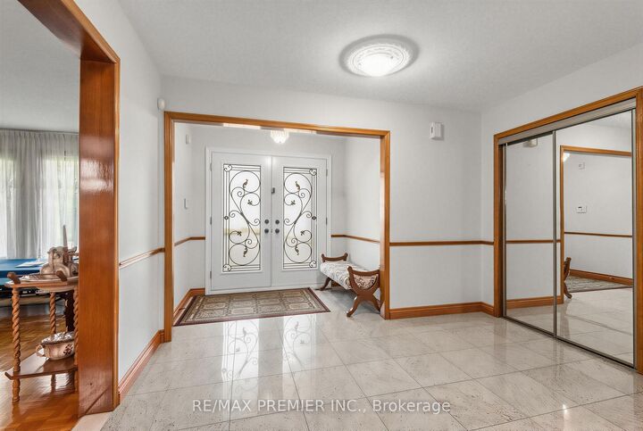 Property Photo: 42 Burgosa Court ON L4L 5C3