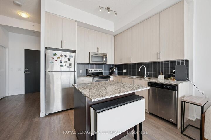 Property Photo: 85 Duke Street W 1707 ON N2H 0B7
