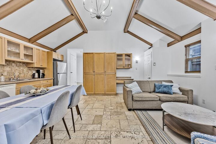 Photo de la propriété:  77-79 Baker Street  ON L9Z 2G7 
