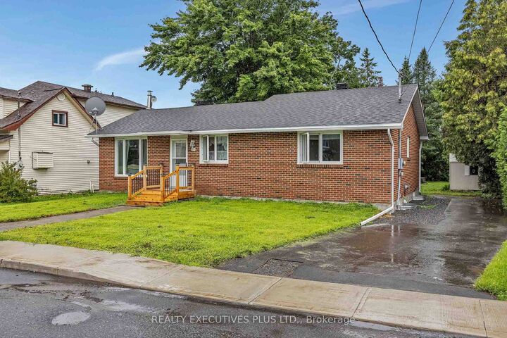 Property Photo: 636 Water Street ON K0B 1L0