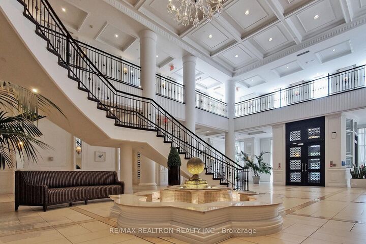 Property Photo:  25 Greenview Avenue W 2515  ON M2M 1R2 