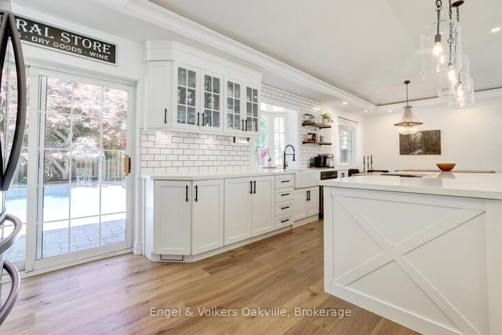 Property Photo:  3281 Flanagan Crescent  ON L5C 2M7 